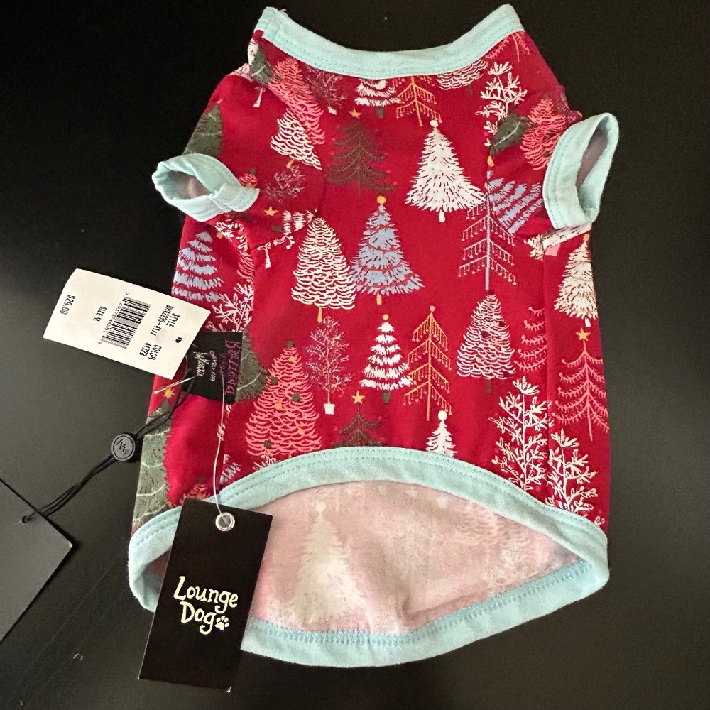 Christmas Tree Dog Lounge Shirt. Size M. NWT